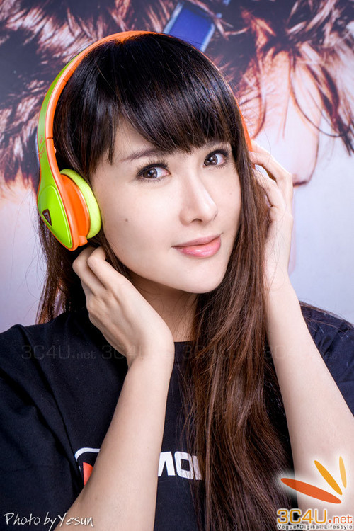 monster 至潮耳机美女图